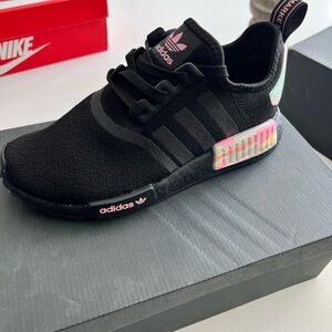 Brand New Adidas Women’s NMD_R1 “Love Dance” 2021